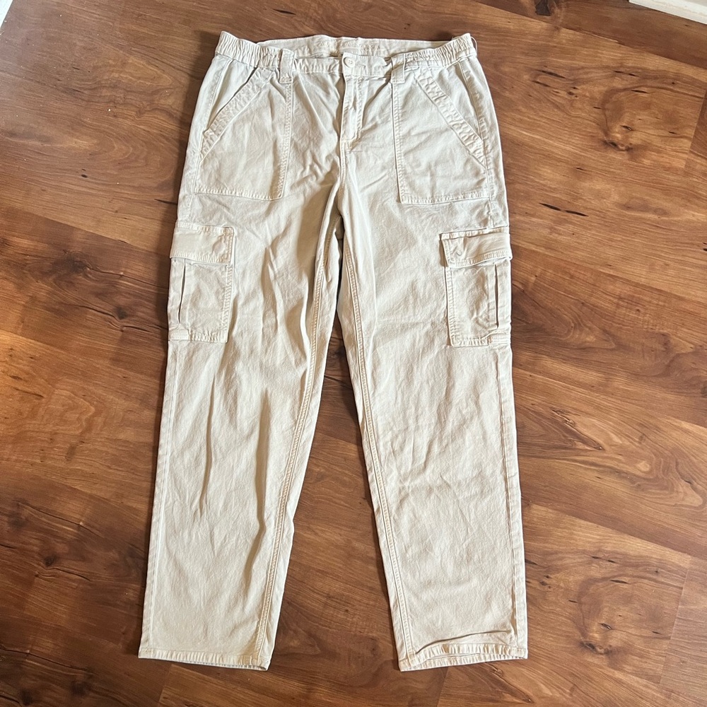 WOMENS American Eagle Cream Cargo Pants